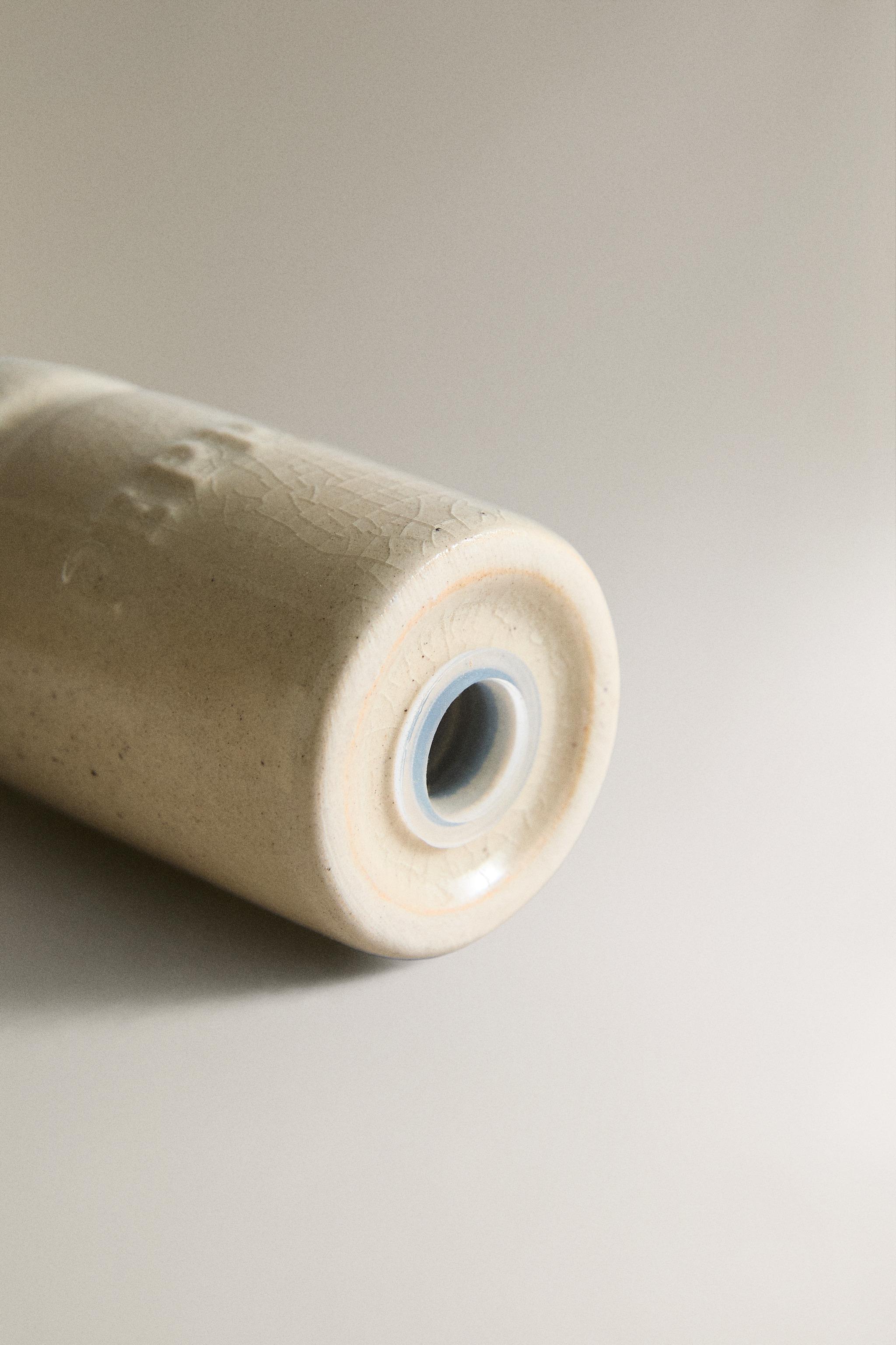STONEWARE SALT AND PEPPER SHAKER SET